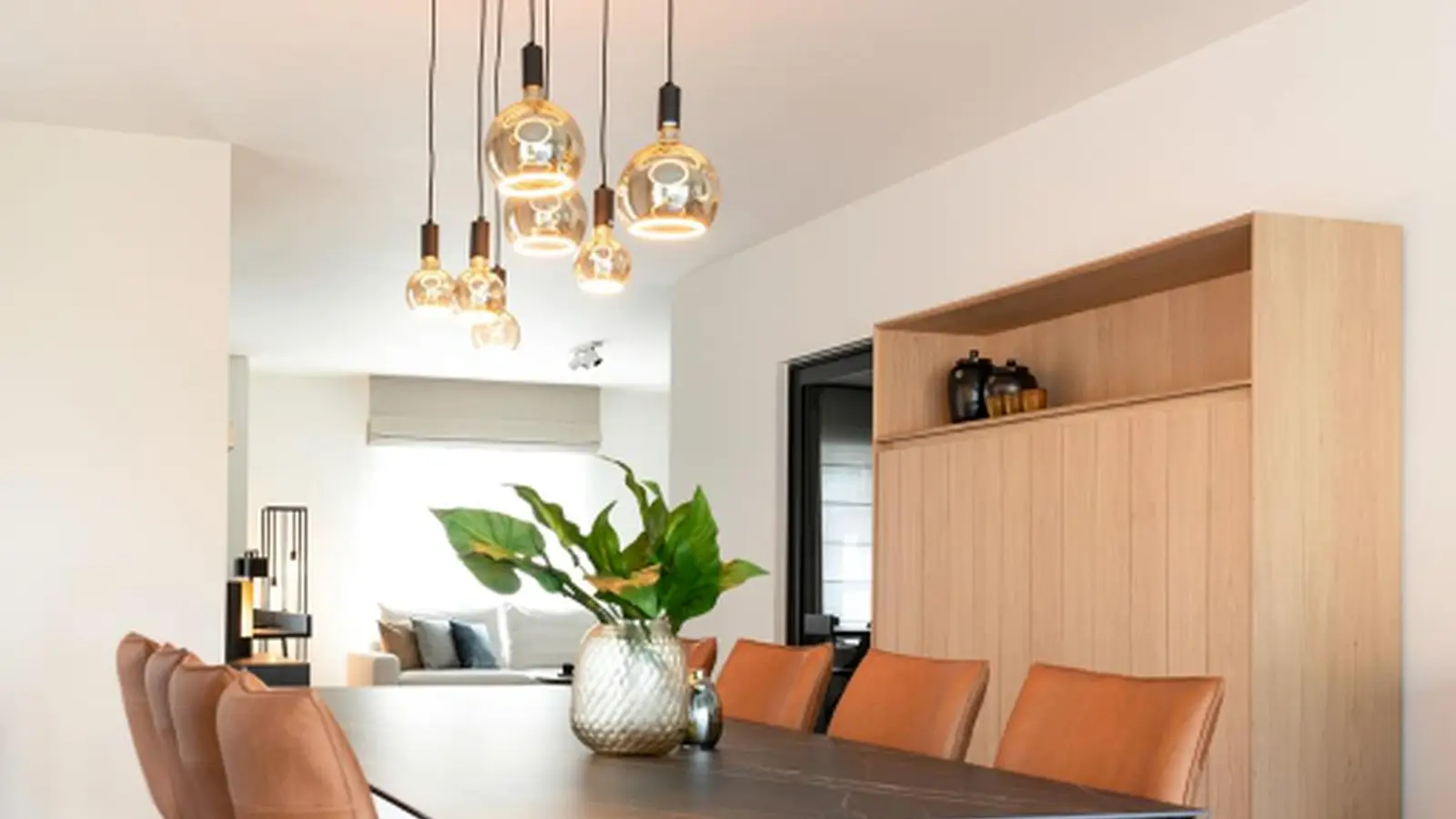 Warme design verlichting in een stijlvol interieur van OANN