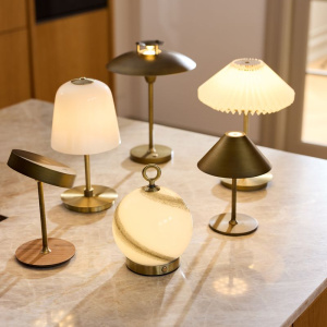 Room 49 Tafellamp, Wit Ø15 5 Tafellampen room 49 verschillende soorten OANN