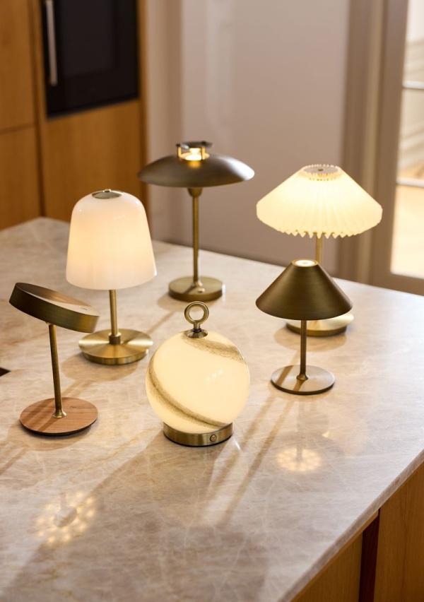 Room 49 Tafellamp, Wit Ø15 2 Tafellampen room 49 verschillende soorten OANN